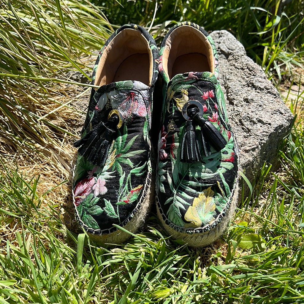 Awesome Jungle Tapestry Like Design. Comfy & Beautiful Size 8.5 Perfect 4 Vacay